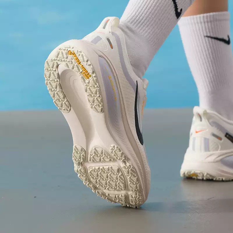 Nike Women's Shoes Original Li - огляд і ціна Lightweight Road Running Shoes